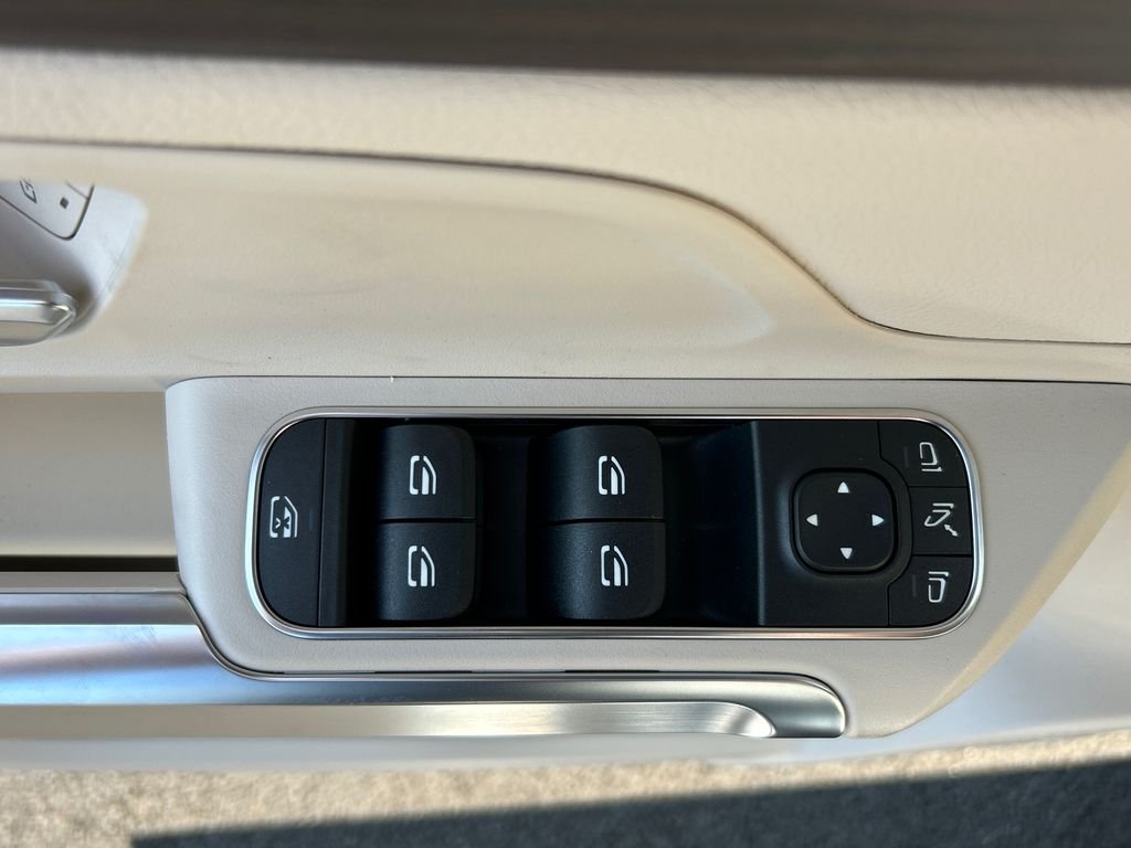 New 2026 Polar White Mercedes-Benz GLB 250 image 12