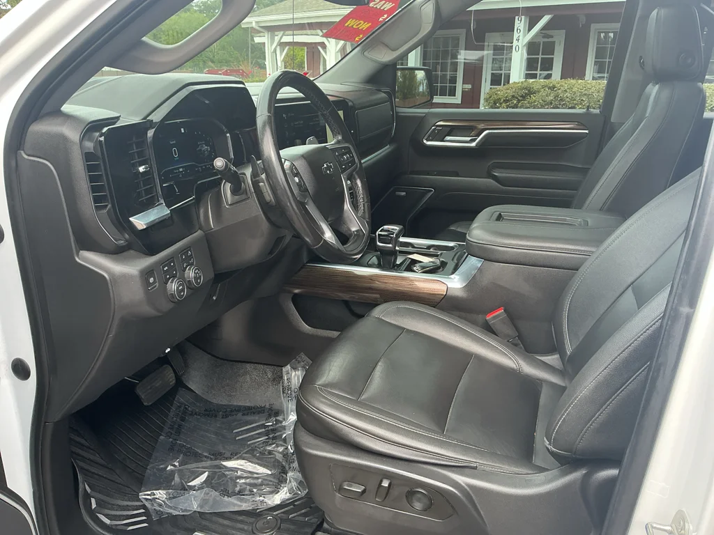 Used 2022 Summit White Chevrolet LT Trail Boss image 12