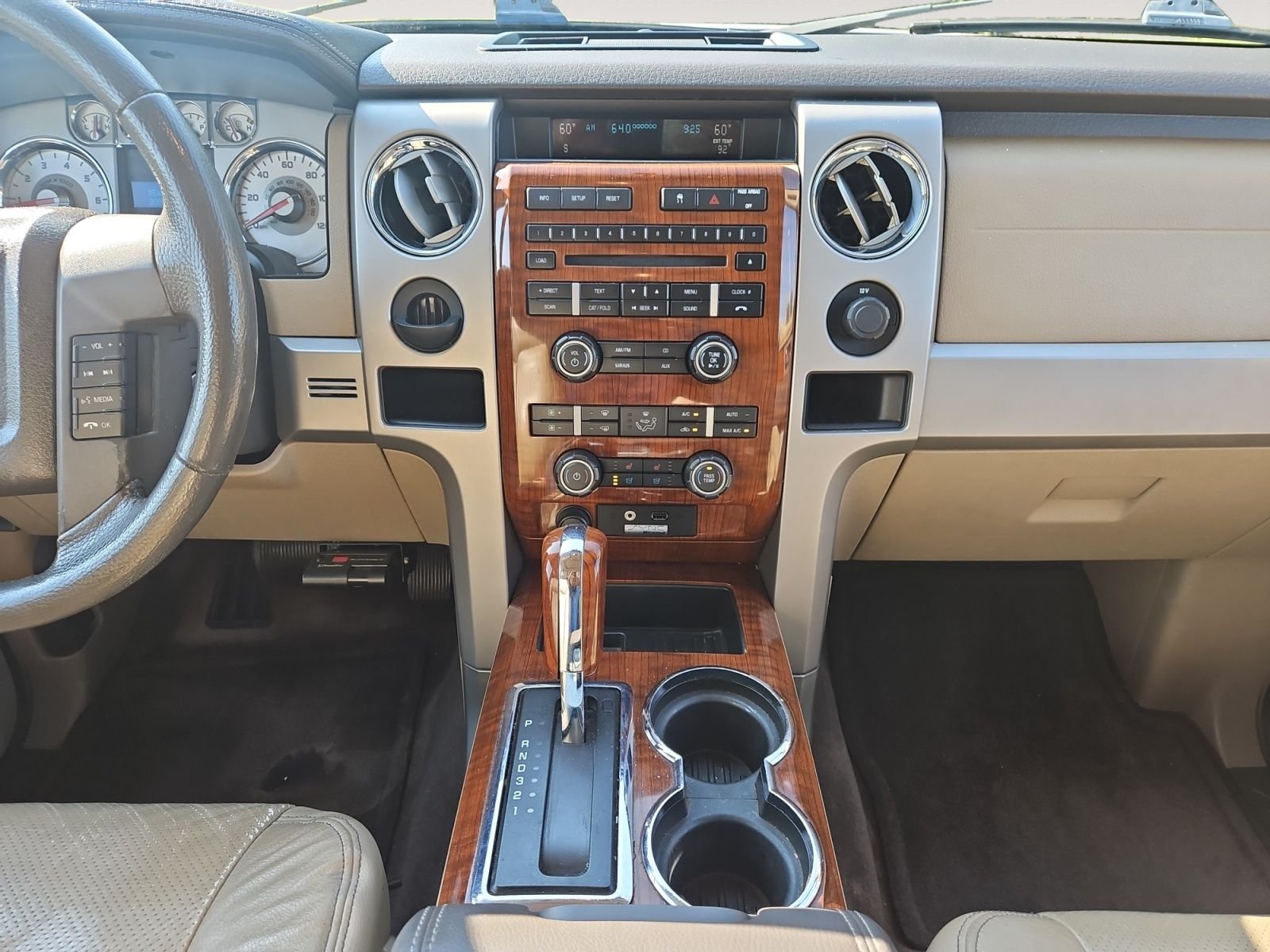 Used 2010  Ford Lariat image 11