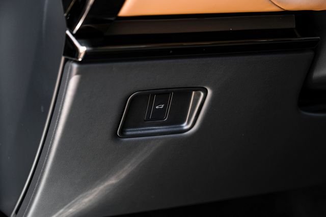New 2026  Land Rover Dynamic SE image 32