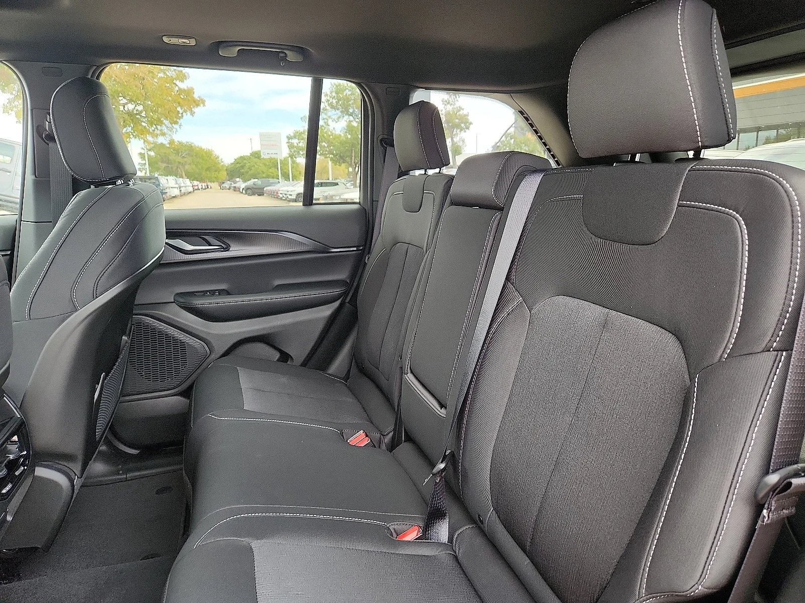 New 2027 Sting-Gray Clear-Coat Paint Jeep LAREDO X 4X4 image 10