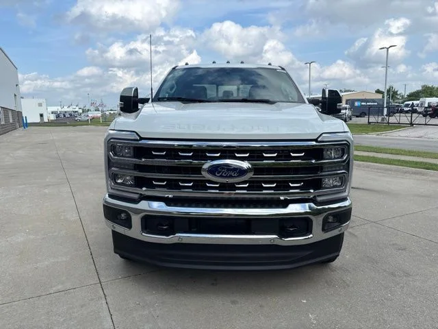 New 2026 Star White Metallic Tri-Coat Ford F-350® Lariat® image 4