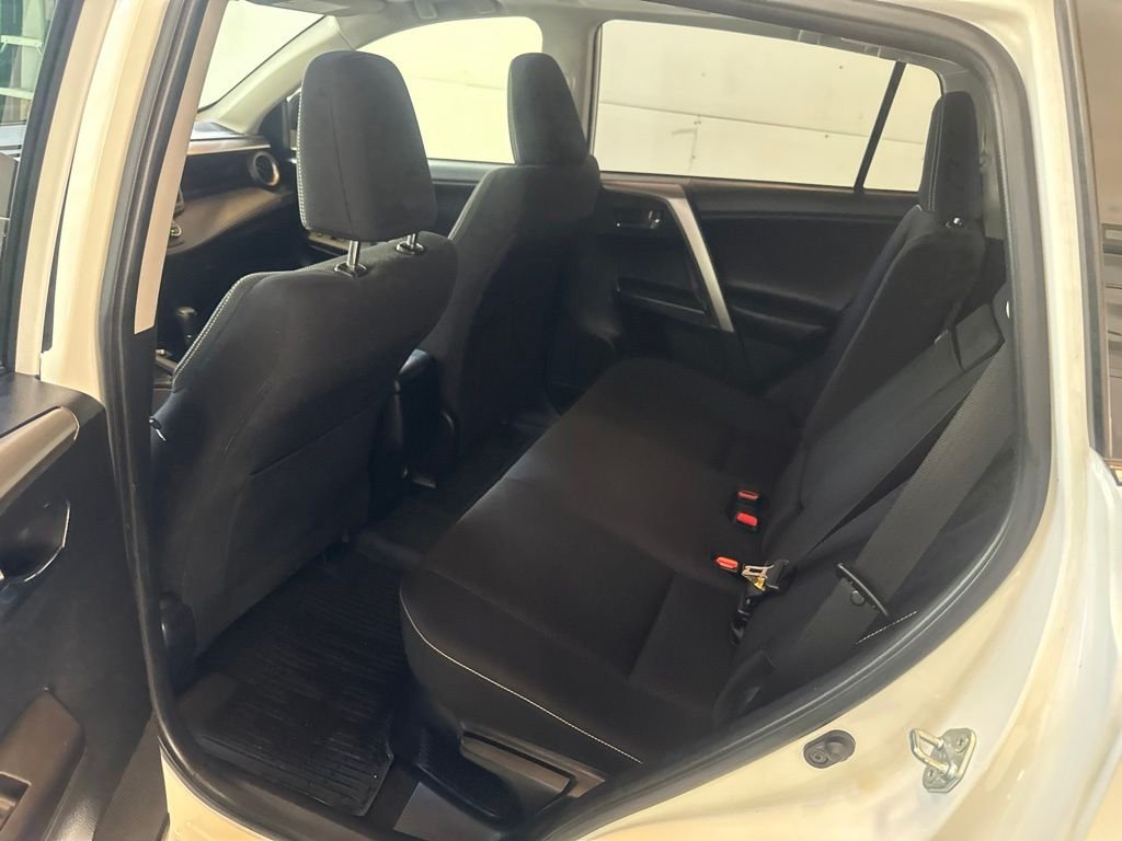 Used 2016 White Toyota XLE image 21