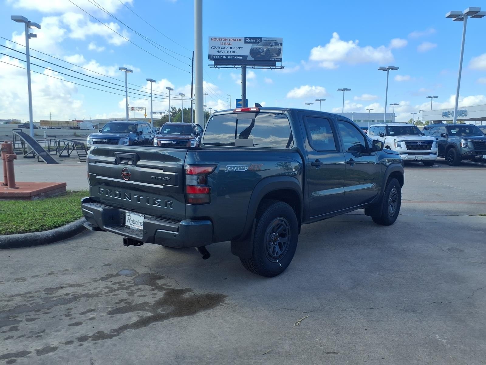 2027 Nissan Frontier photo 2 of 23