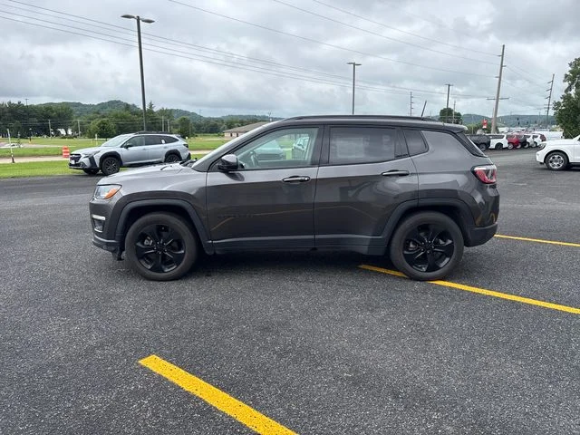 Used 2020 Granite Crystal Clearcoat Metallic Jeep Latitude image 4