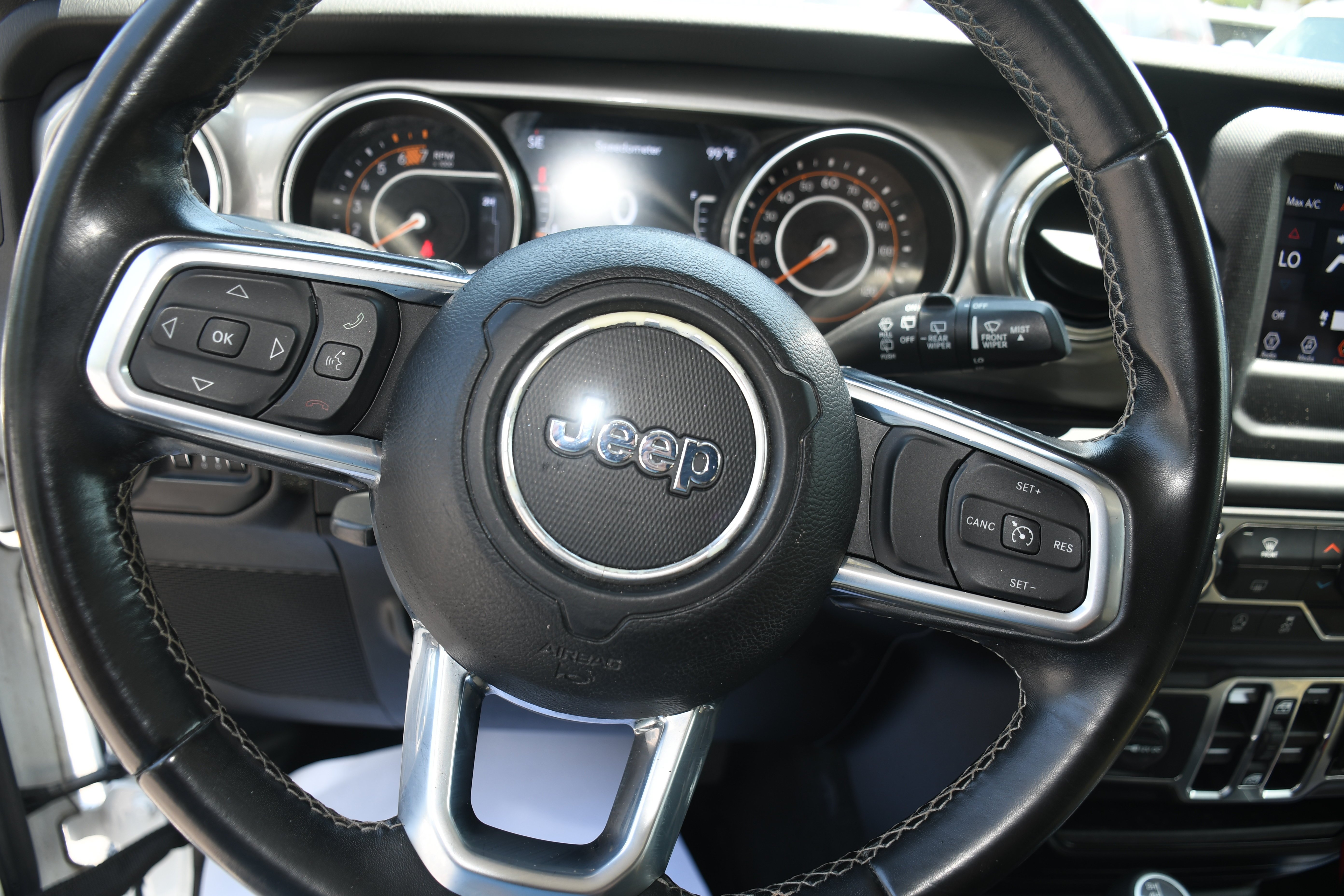 Used 2021 White Jeep Unlimited Sahara image 11