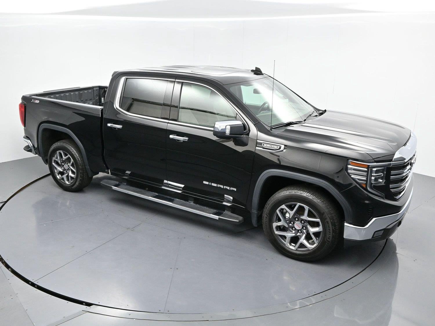 Used 2023 ONYX BLACK GMC SLT image 41