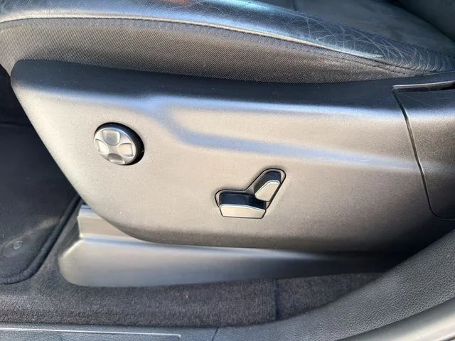 Used 2019 White Jeep Altitude image 21