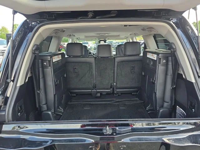 Used 2017  Toyota Base image 13