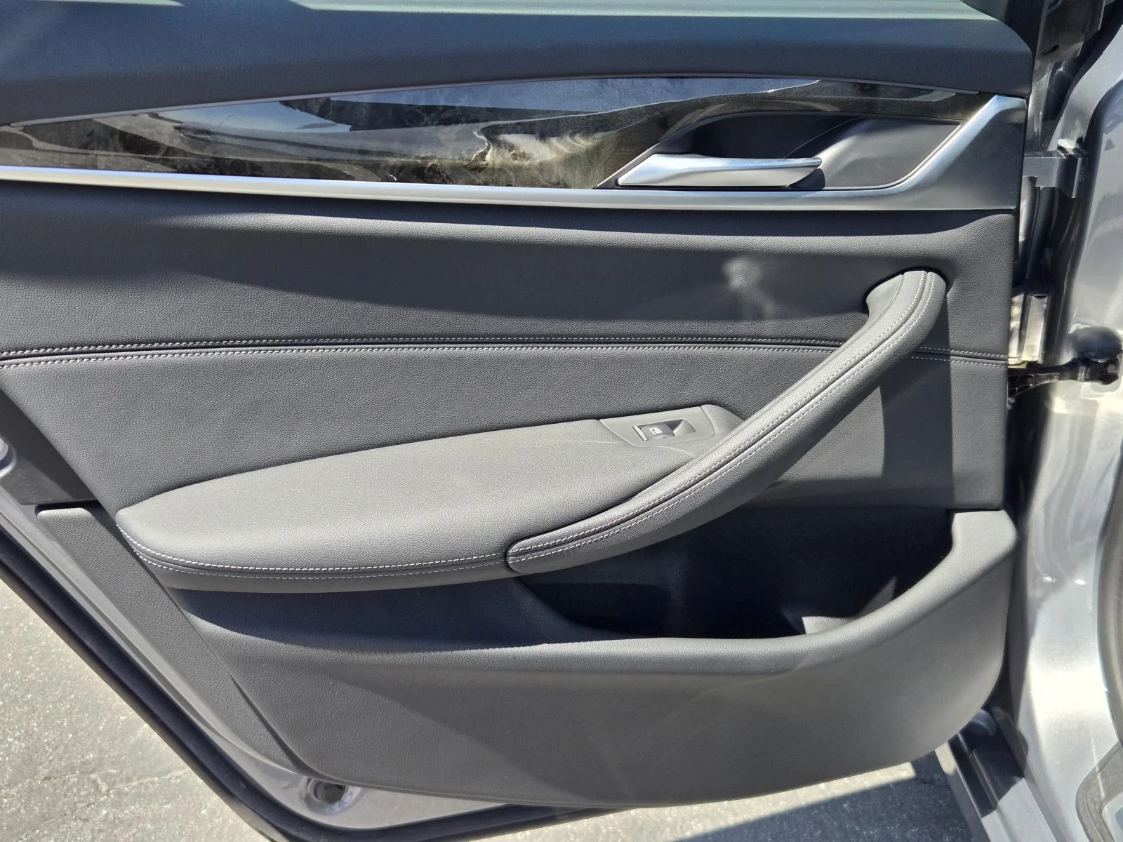 Used 2023 Skyscraper Gray Metallic BMW 530i Sedan image 25