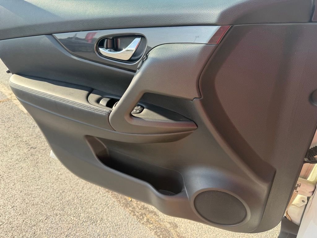 Used 2018 White Nissan S image 14