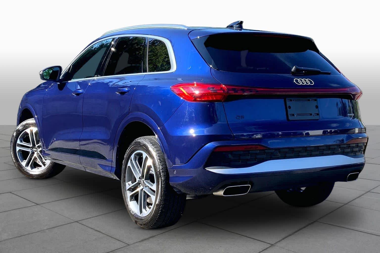 Used 2025 Navarra Blue Metallic Audi Premium image 12