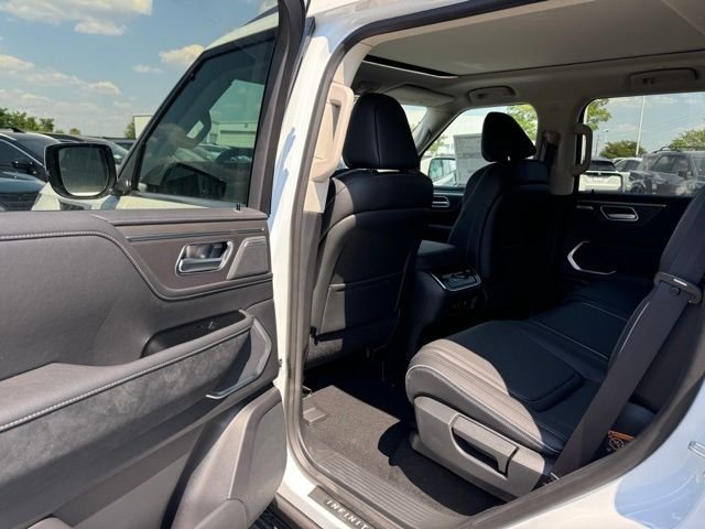 New 2026 RADIANT WHITE INFINITI Luxe 2WD image 34