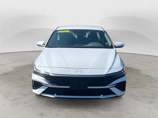 Used 2024 White Hyundai SEL image 8
