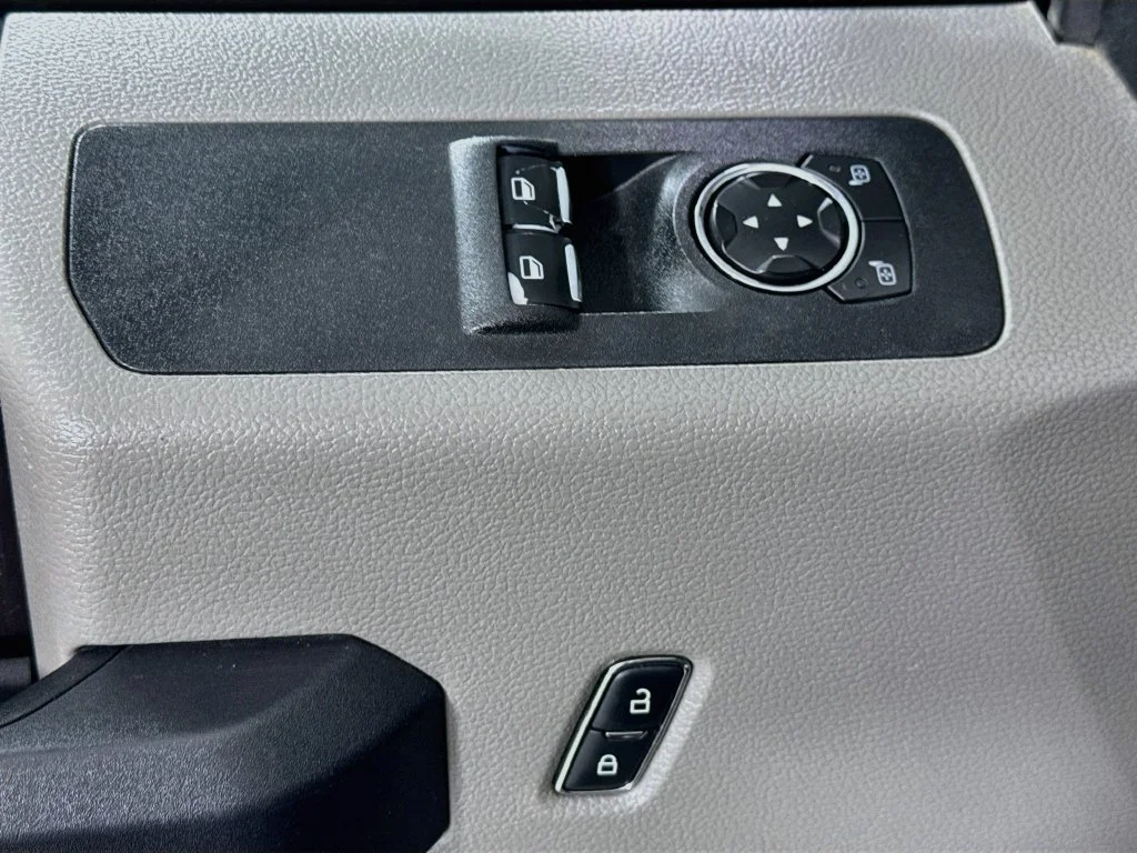 Used 2019 White Ford XL image 19