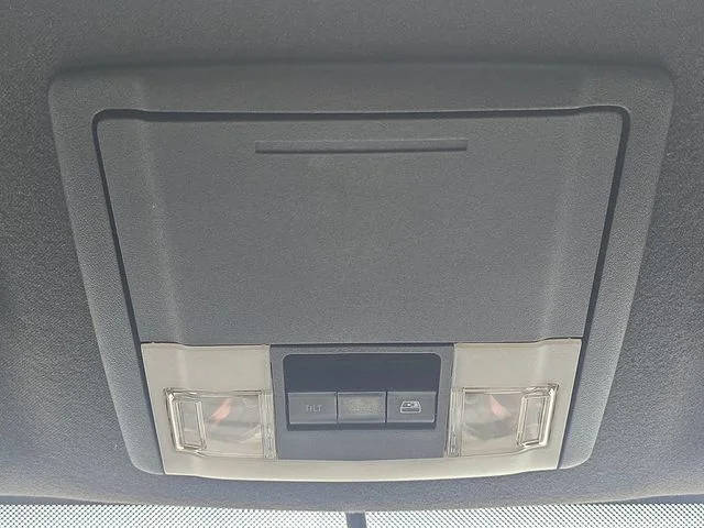 Used 2011 White Ford Lariat image 29