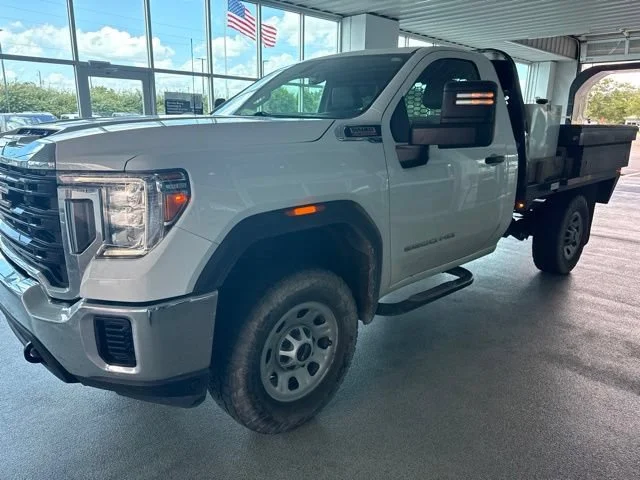 Used 2023 Summit White GMC Pro image 3