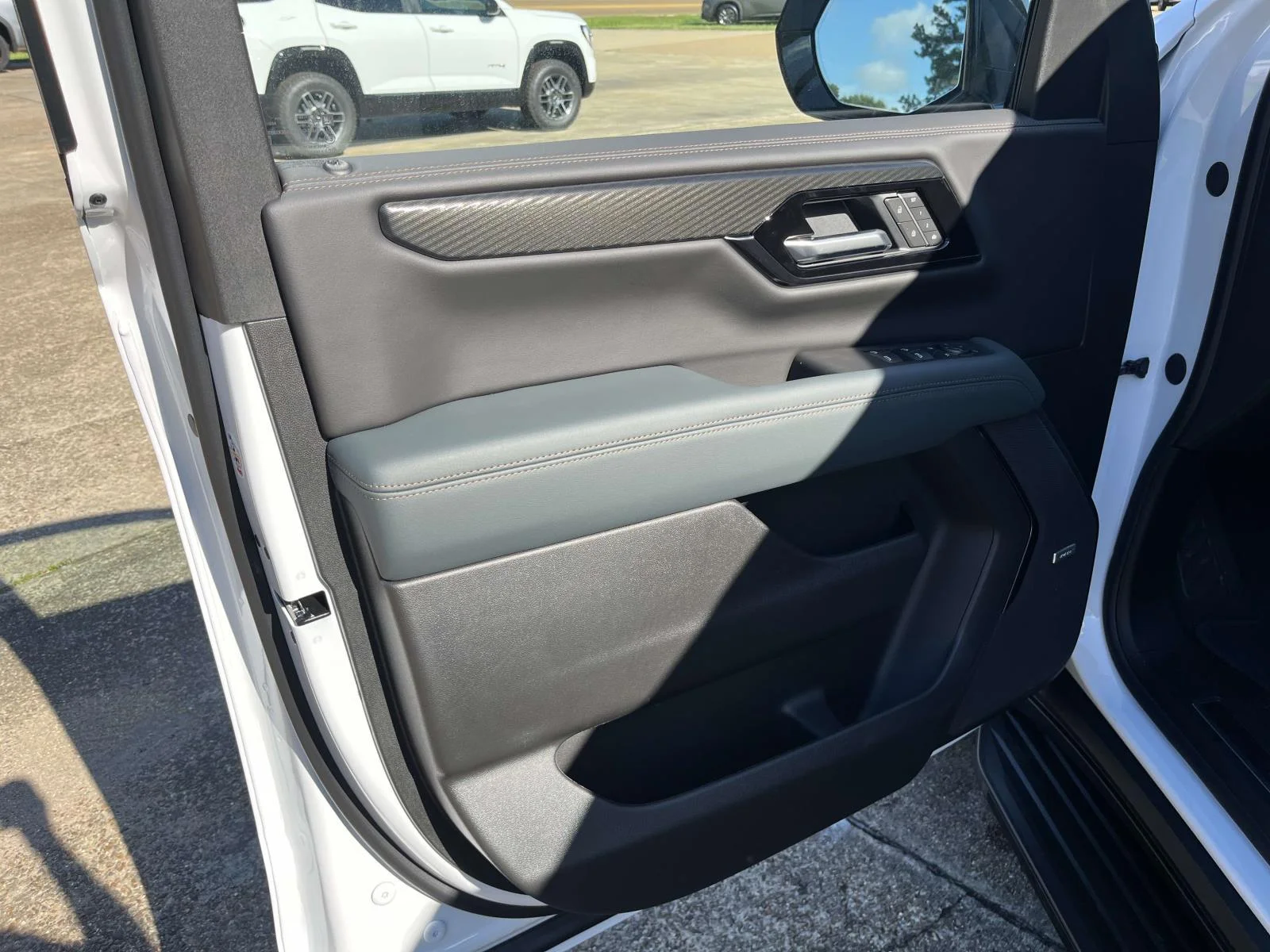 2026 GMC Yukon AT4 - Photo 11