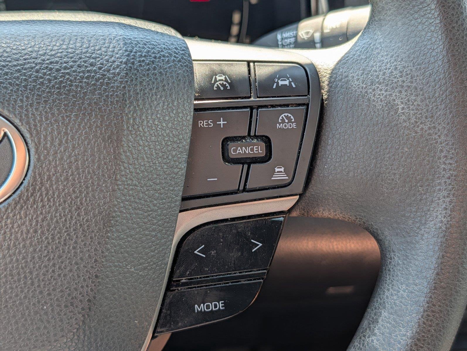 Used 2025 Ice Cap Toyota LE image 26