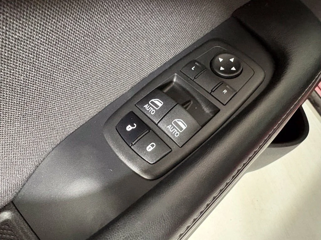 Used 2023 Red Dodge SXT image 18