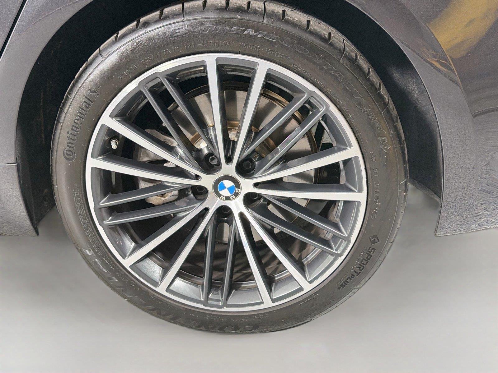 Used 2022 Dark Graphite Metallic BMW 540i xDrive image 32