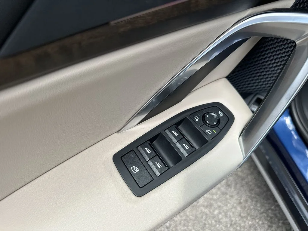Used 2025 Blue BMW xDrive28i image 16