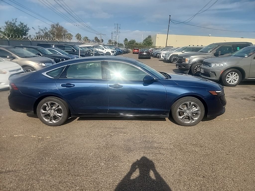 Used 2024  Honda EX-L image 17