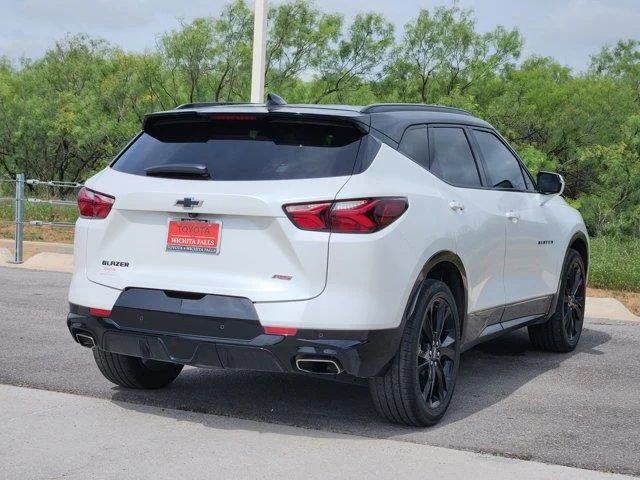 Used 2022 White Chevrolet RS Front-Wheel Drive image 7