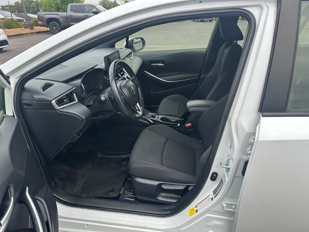 Used 2022 Pearl Toyota SE image 13