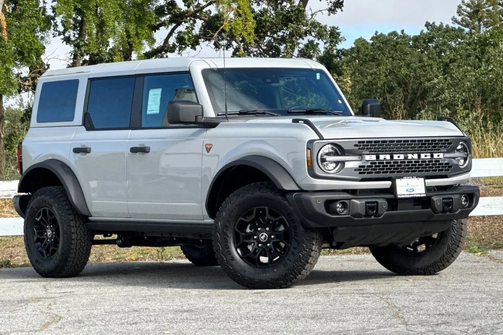 New 2026 Oxford White Ford Badlands® image 2