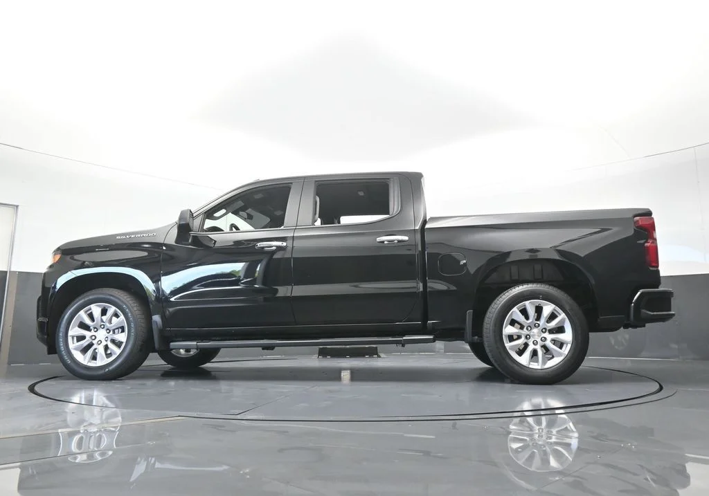 Used 2021 Black Chevrolet Custom image 50