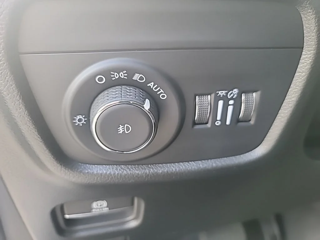 Used 2025 Silver Jeep Limited image 15