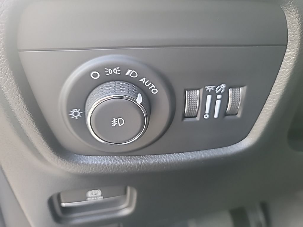 Used 2025 Silver Jeep Limited image 15