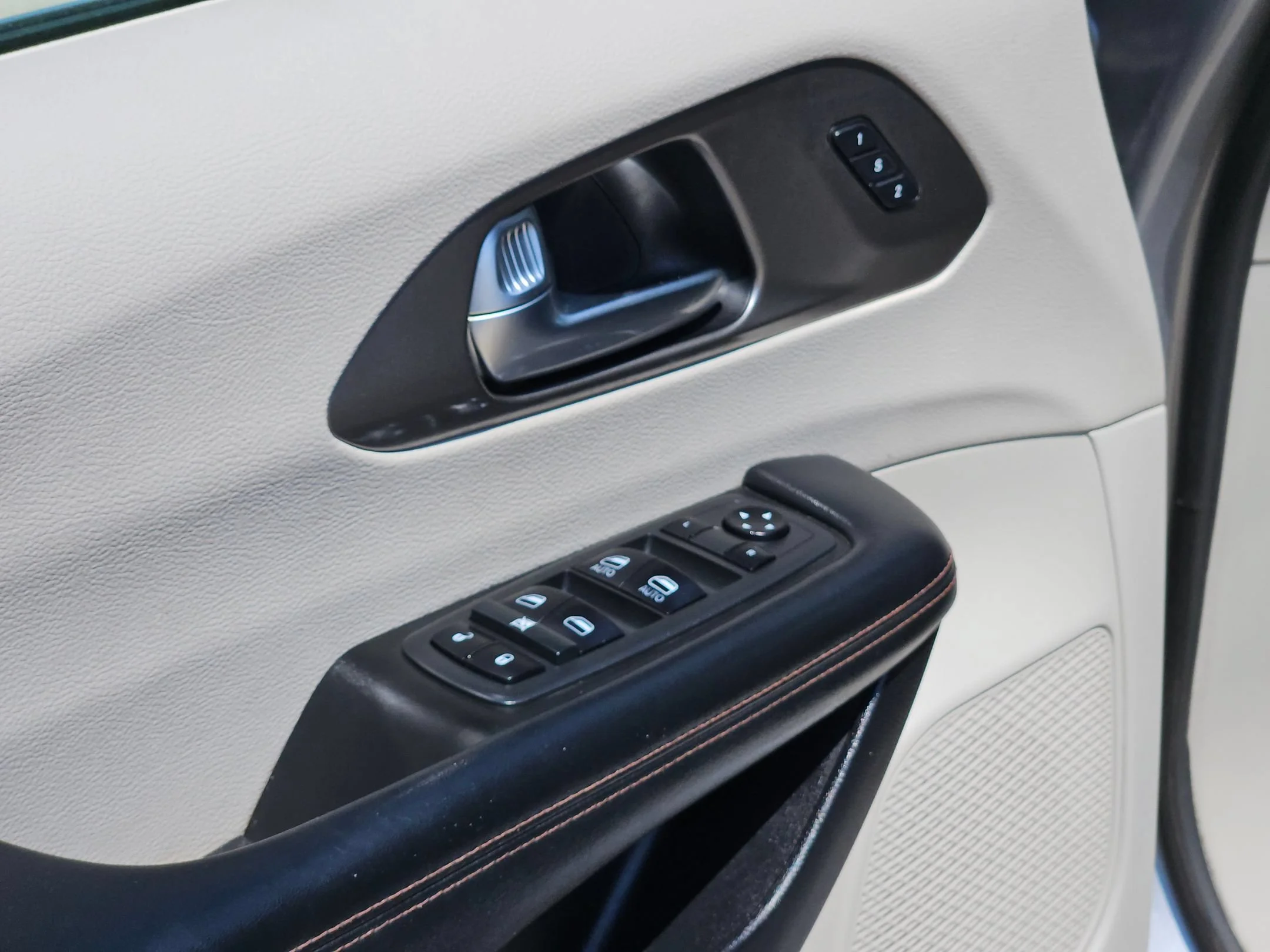 Used 2020 Silver Chrysler Touring L image 12