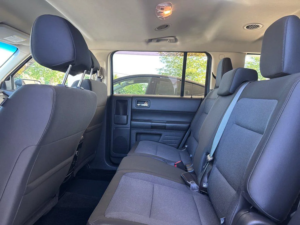 Used 2019 Blue Metallic Ford SE FWD image 20