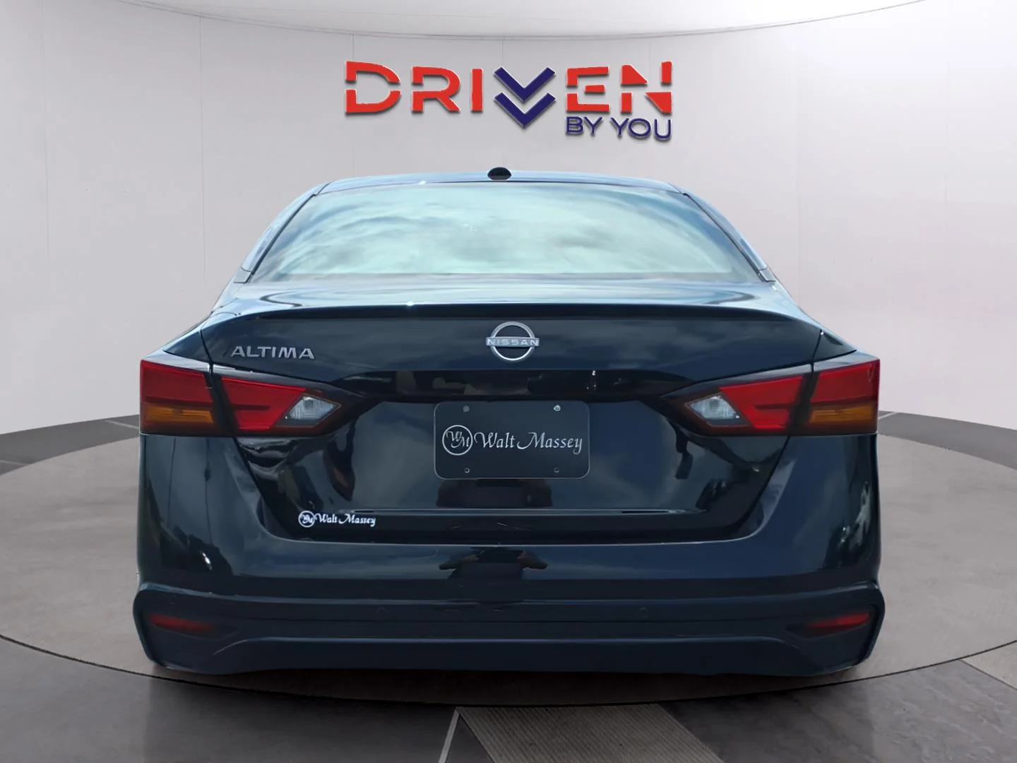 Used 2025 Super Black Nissan SV image 4