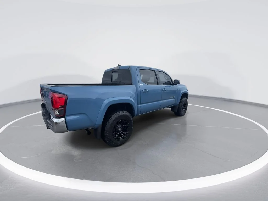 Used 2019 Blue Toyota SR5 image 8