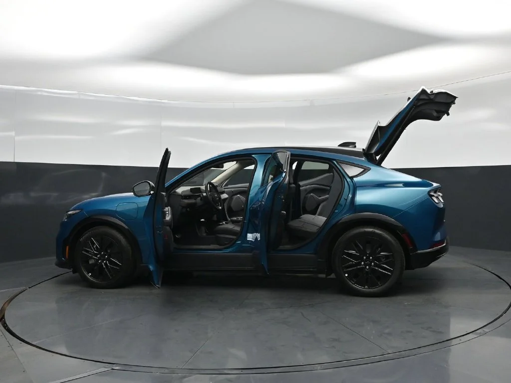 New 2026 Adriatic Blue Metallic Ford Premium image 32