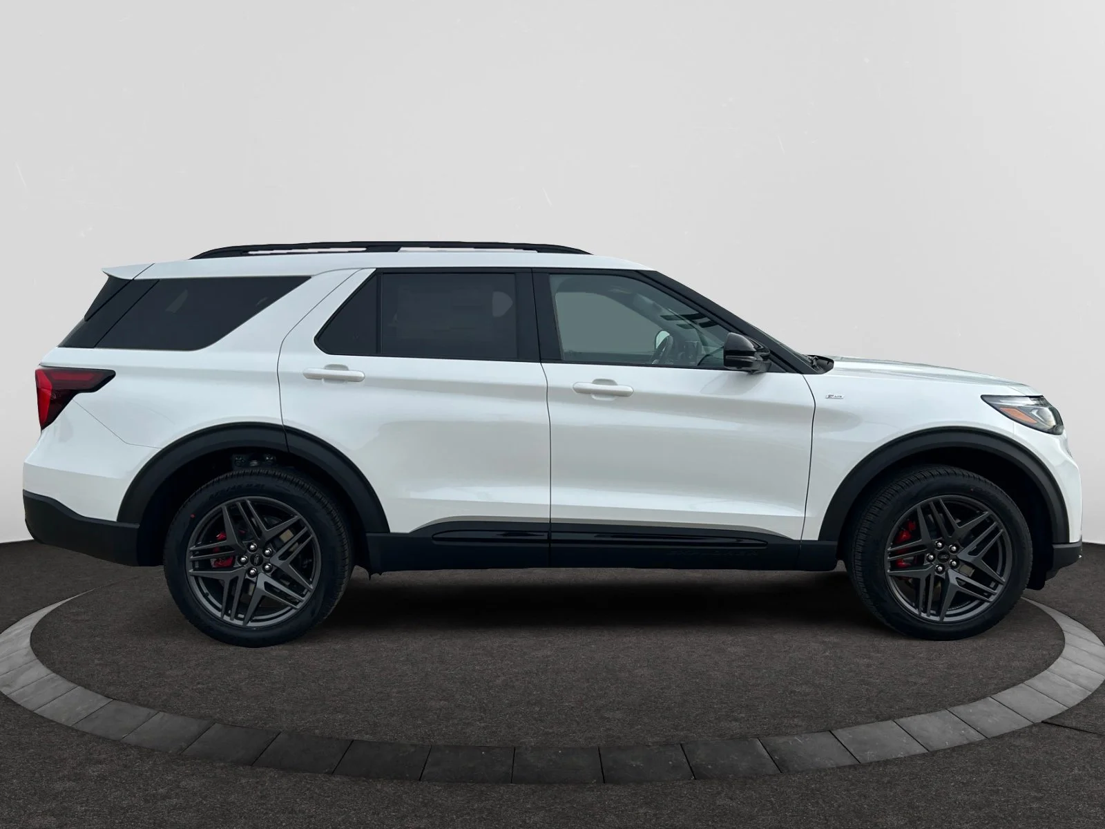 New 2026 Star White Metallic Tri-Coat Ford ST-Line image 6