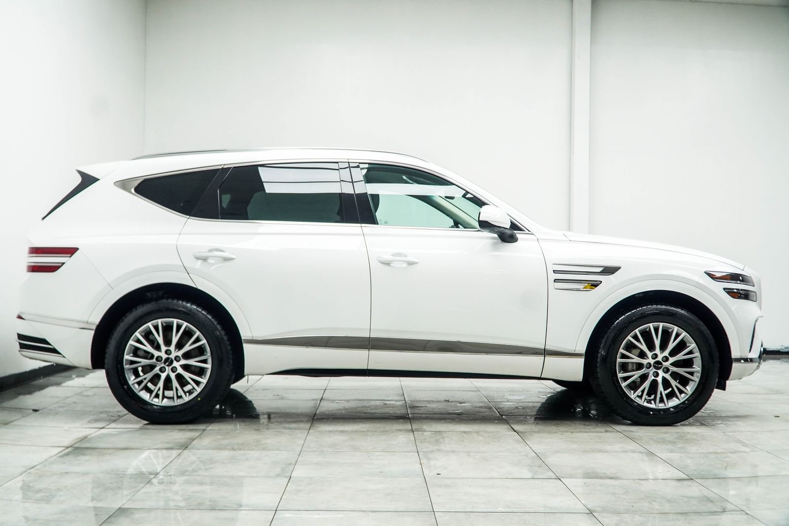 Used 2025 White Genesis 2.5T image 6