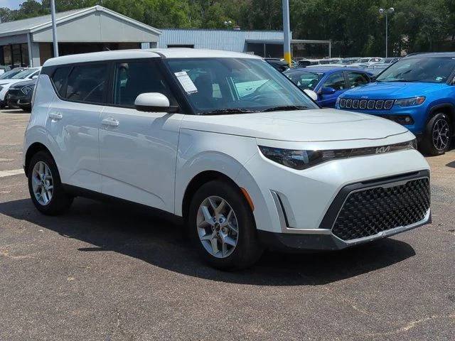 Certified Used 2025 White Kia LX image 3