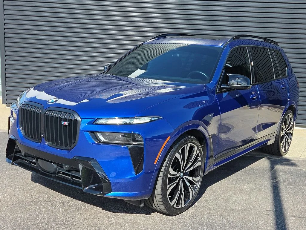 2025 BMW X7 M60i's photo