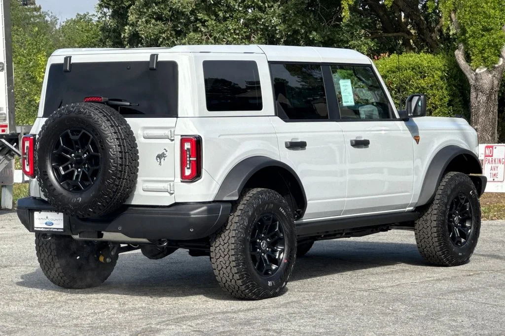New 2026 Oxford White Ford Badlands® image 4