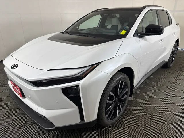 New 2026 Wind Chill Pearl <sup>1</sup> Toyota  Limited image 7