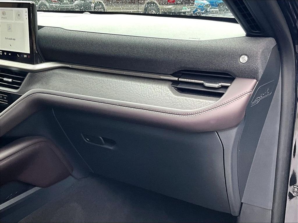 Used 2025 Black Metallic Ford Platinum image 13