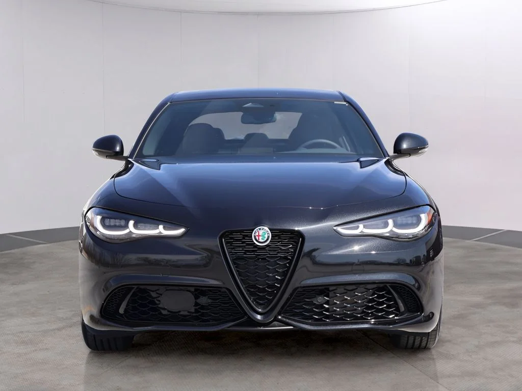 New 2026 Vulcano Black Metallic Alfa Romeo Base image 2