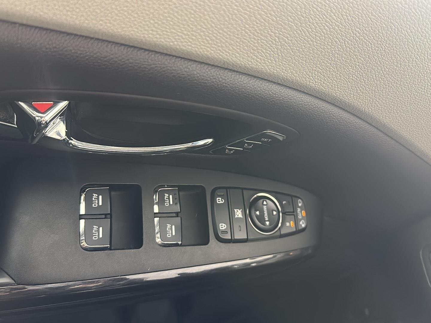 Used 2017 Platinum Graphite Kia SXL image 11