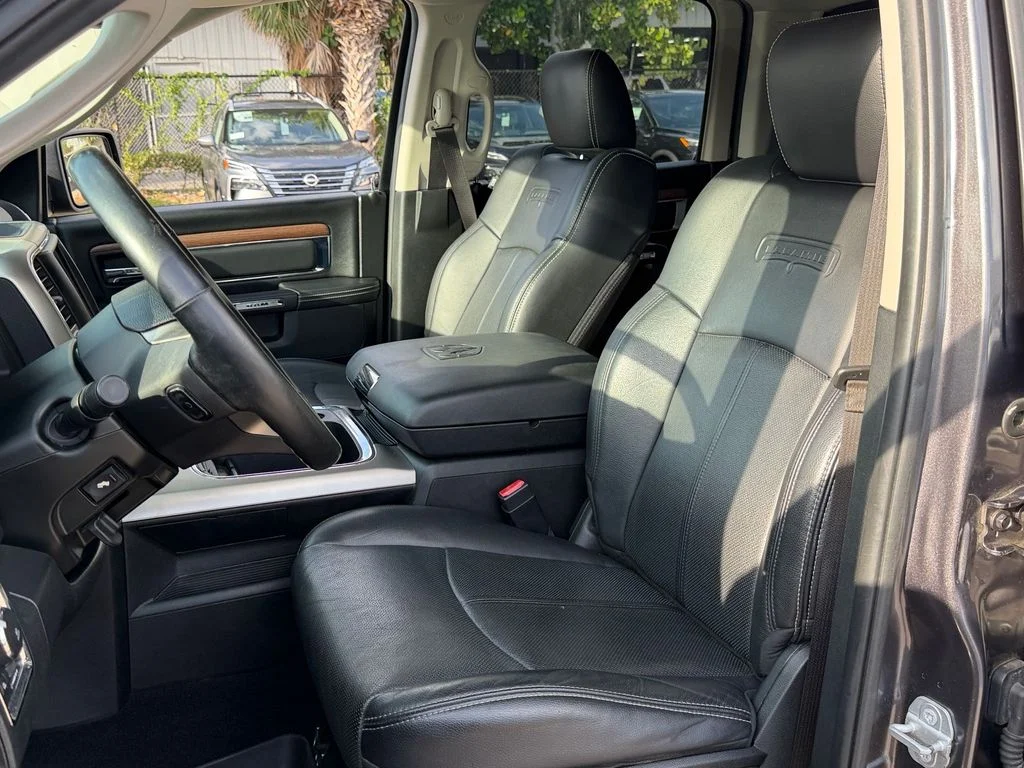 Used 2018 Granite Crystal Clearcoat Metallic Ram Laramie image 11