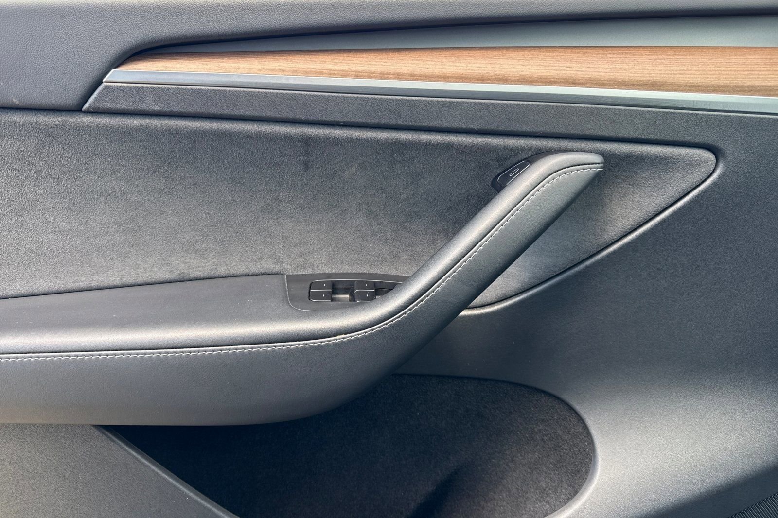 Used 2025  Tesla Long Range image 14