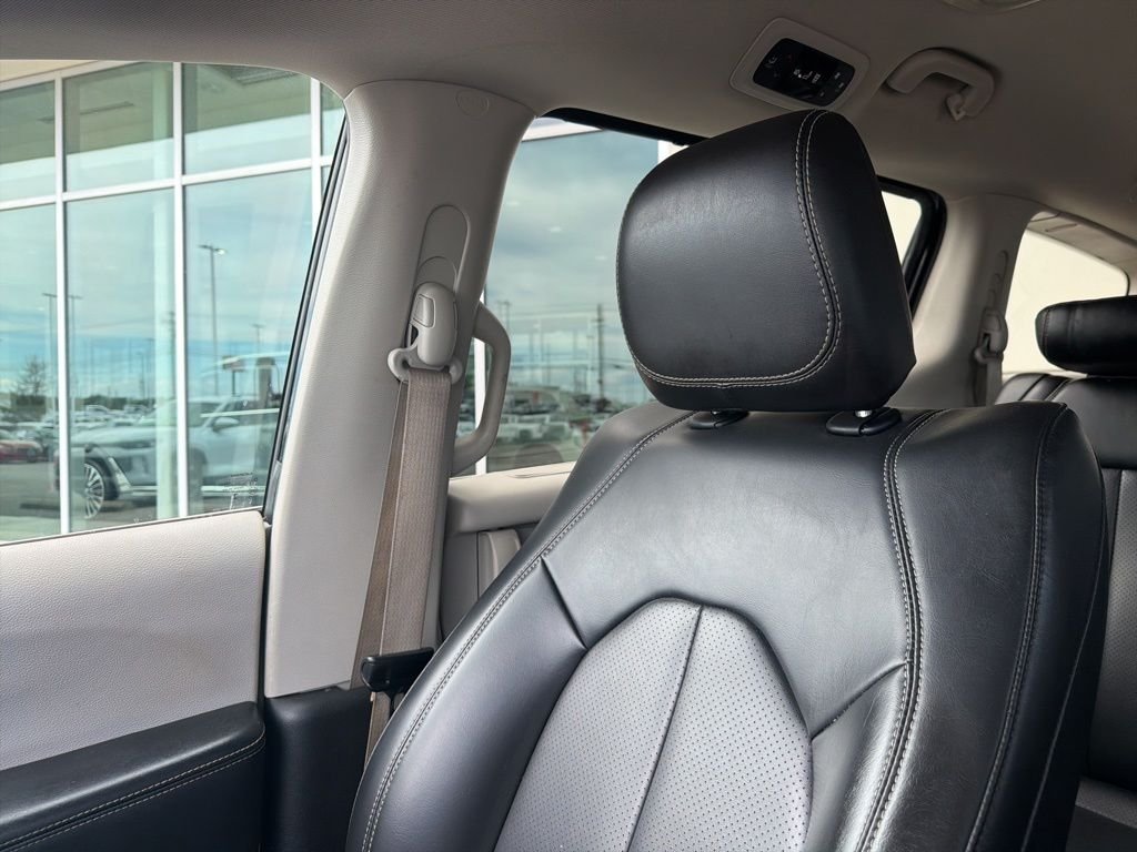 Used 2021 Black Chrysler LXI image 24